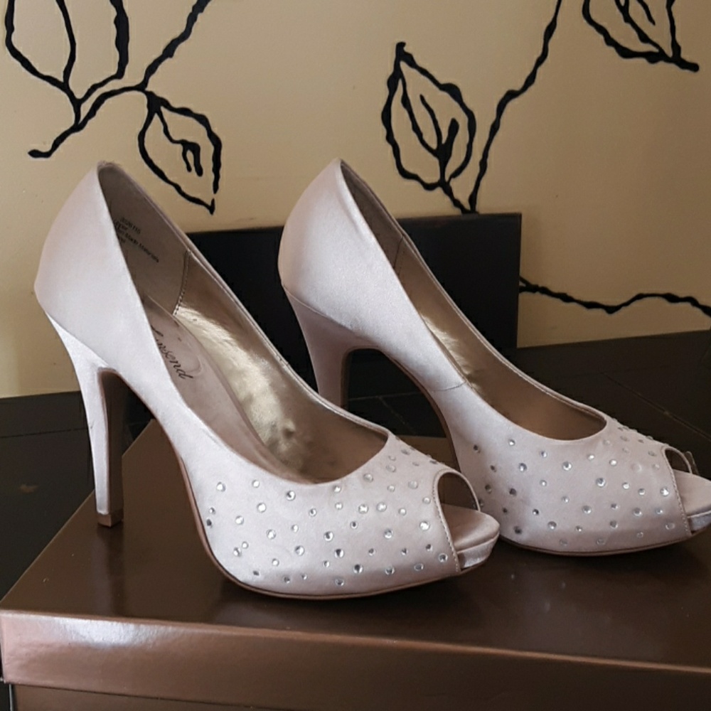 Open toes champagne heels